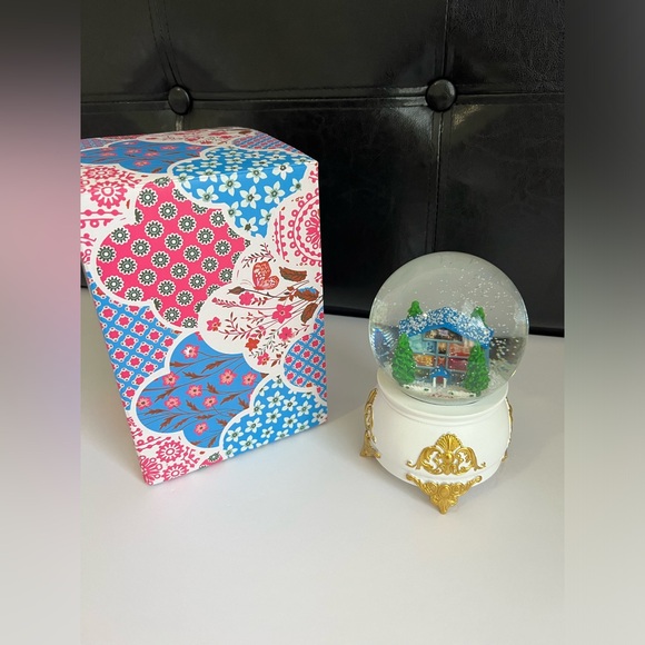 Official Taylor Swift Lover Snowglobe